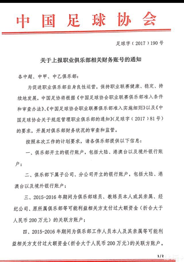 只见他出现在电视屏幕上，典型的上世纪80年代商人打扮，全套西装，侧分刘海，神情严肃